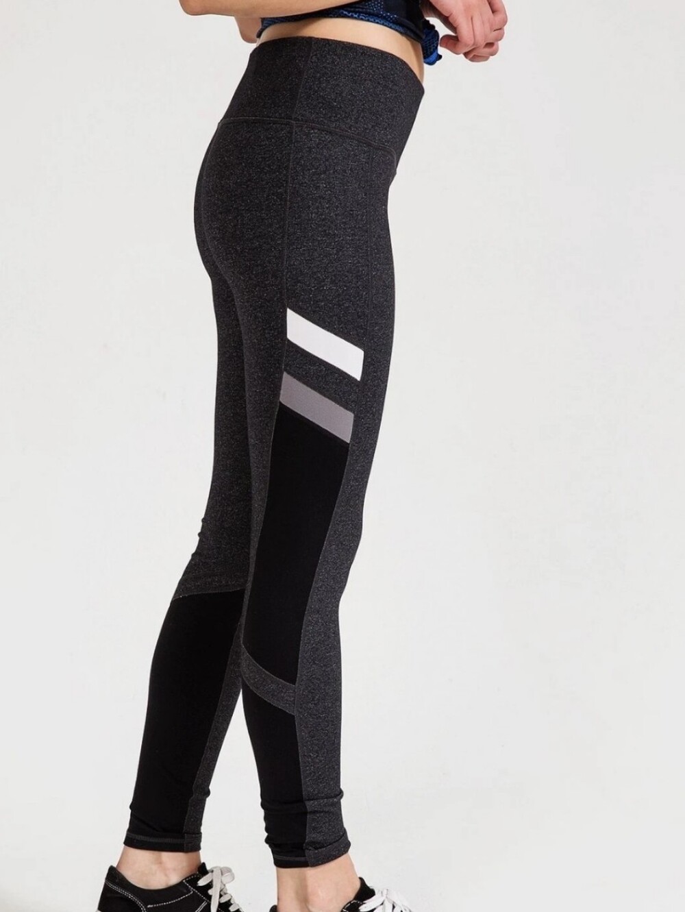 GAP RUNNING TIGHTS SIZE MEDIUM CHARCOAL GRAY AND BLACK
